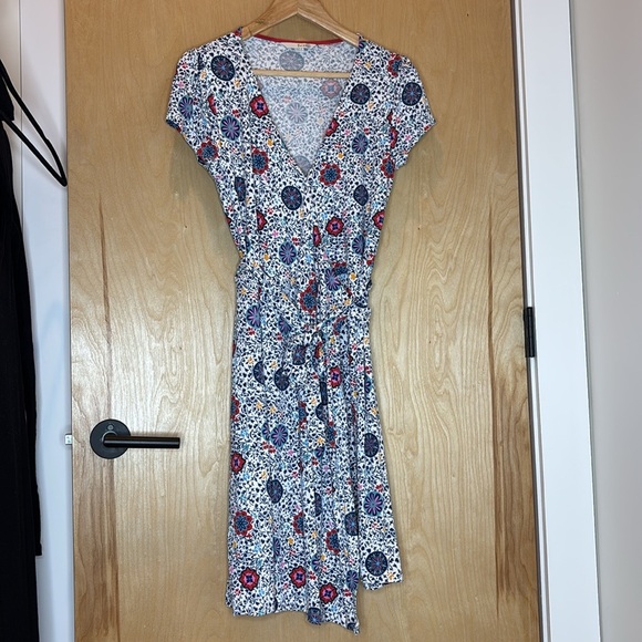 Boden Blue and Red Floral Midi Wrap Dress Size 6 - Picture 2 of 7
